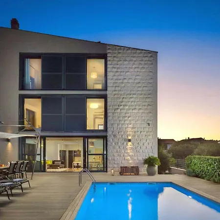 Modern Dalmatian Place Rogoznicko Рогозница